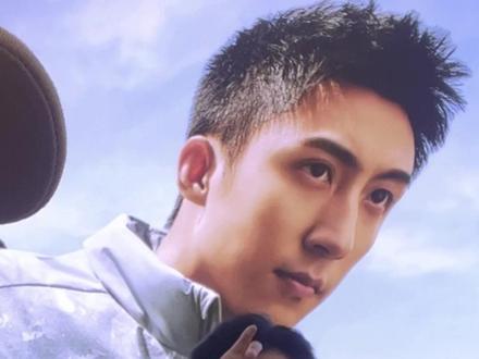 景瑜也真是的(扶额苦笑)#当代情侣的精神状态 #林陆骁 @阿荣你又多了。