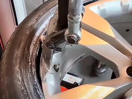 火鹰-创造每一刻的价值 #火鹰8650#汽车保养与维修 #汽车轮胎 #专业的事交给专业的人 #现场实拍