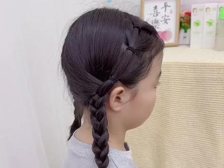 夏日酷暑来袭,女儿这样扎发,清爽灵动又洋气#女童甜美发型 #女孩编发教程 #夏日发型 #儿童编发