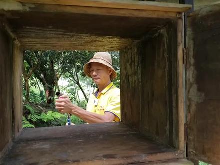 蜂箱消毒用火烧。