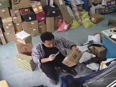 要不是回家说起这事还不知道是骗人的,真的太高明了 全程不对你提起一个卖字,后续后续就是,算了不说了 都送出门口了#电工蜂蜜骗局 #骗子无处不在谨防上当受骗 #工作日常#快递驿站