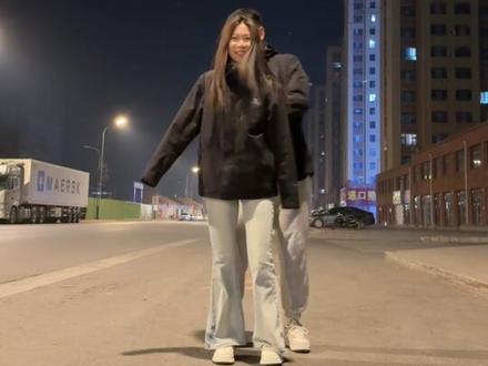 大摆锤算是玩上了🥹#男友力爆表 #情侣高难度动作 #转圈起飞