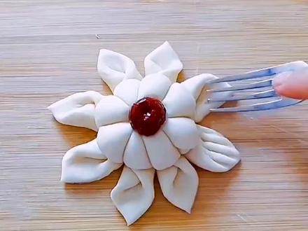 筷子一夹就是一个漂亮的枣花馍馍,赶紧收藏学会吧!#在家做美食 #爱生活爱美食 #花样面食 #抖音美食推荐官 @抖音小助手