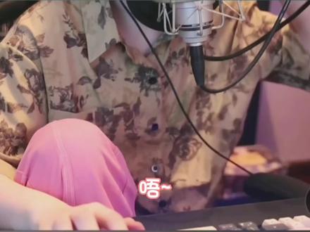 “玩嘴唇逗自己开心崽”
“我塌房了,我没有房,我是废墟”“我开始烧~~~”
“姐姐分分要要,不许有别的小可爱,把他们的牌子都碎了”#fx弟弟 #真可爱 #走过路过不要错过 #被你萌化了 #大数据推给有需要的人