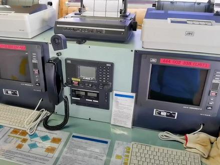 日本JRC品牌GMDSS组合设备2套卫星C站和MF/HF中高频电台配置打印机NKG900保障船舶航行安全#船舶#打印机#C站#航海#GMDSS@DOU+小助手
