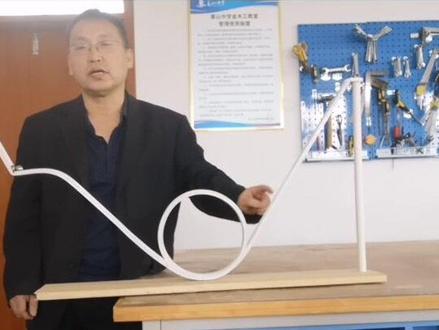 自制过山车#物理创新 #科技小制作 @物理观察——彪哥 @电商小助手 @抖音小助手