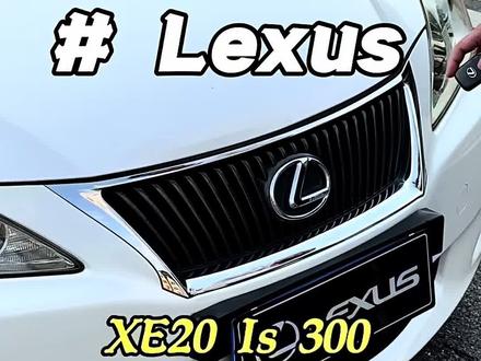 别人买车看油耗,我们玩车看的是“呼吸”。
在这个满大街都是涡轮迟滞和电机啸叫的年代,这台2009款雷克萨斯IS300豪华版,守住了燃油车最后的尊严
大排量自吸,正在成为这个时代的奢侈品。 当你踩下油门,V6引擎传来的那种绵密、顺滑的声浪,每一脚都是内燃机对电动化浪潮的无声抗议。这种平顺与从容,不是几块钱的油耗差价能衡量的。
豪华版配有的 Mark Levinson音响,14个喇叭,配合V6的声浪,这才是真正的听觉盛宴。加上半苯胺真皮座椅、座椅通风,懂的人都懂这配置在南方多重要、电动后遮阳帘……当年落地近60万的身价,带来的这份匠心质感,哪怕过去了十几年,依然吊打现在那些为了省油而减配的新车。
省下的油钱买不到情怀,但V6能给你一路的从容。
在这个电车当道、油价破表的年代,持有大排量自吸,本身就是一种态度
这才是雷克萨斯该有的样子
#雷克萨斯 #雷克萨斯is #lexus #jdm #日系车