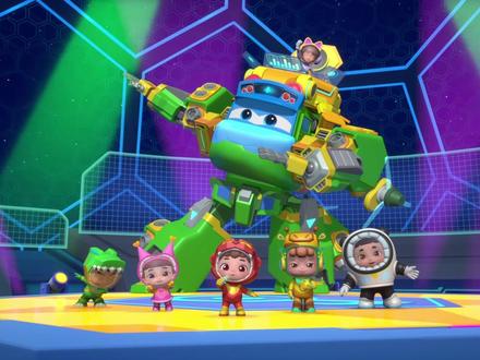 #百变校巴13火星大冒险:在专属bgm《校巴卟卟》里,没人能帅过百变校巴!