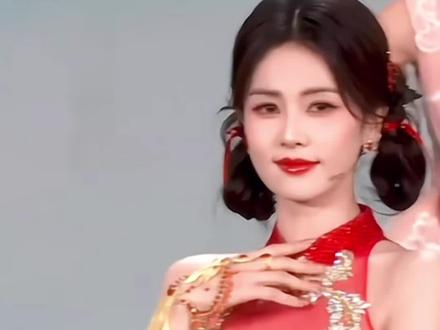 白鹿春晚同款🧨超简单双丸子头拜年发型教程
#白鹿 #女明星发型 #过年发型 #甜妹发型