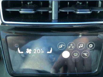 极氪001的后排操作主要靠触控屏完成#吉利 #领克 #语音识别 #座椅加热