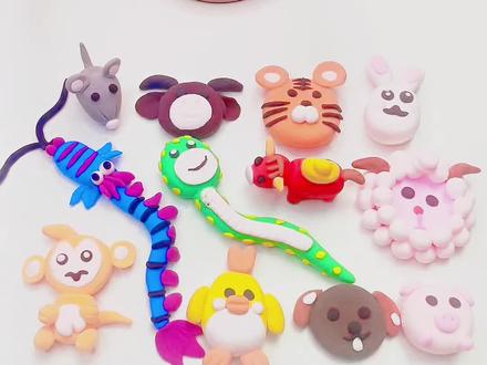 #创作者中心 #创作灵感 #粘土手工 #手工制作 粘土捏出十二生肖全家福,每一只都软乎乎的~谁能拒绝这么可爱的生肖崽崽呀🥰