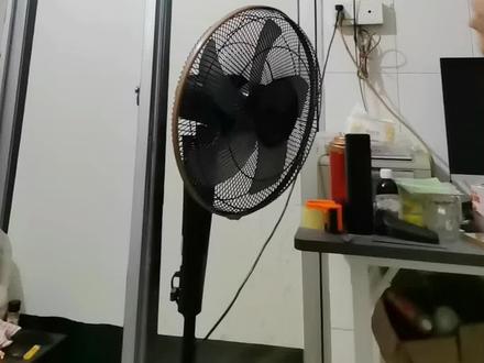 空调的遥控没电了,或者找不到遥控了,你们知道怎么才能打开空调吗?#万能空调遥控器 #空调万能遥控器 #手机遥控器