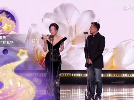 恭喜小丁和孟姐荣获最具海外影响力艺人!!!
愿两位一直走花路
#丁禹兮 #丁禹兮星光大赏 #孟子义星光大赏 #2025星光大赏 #丁禹兮孟子义
@DOU+上热门 @抖音创作小助手 @DOU+小助手 @会火 @抖音小助手