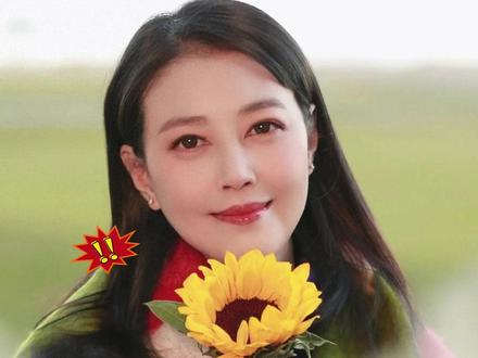 妙手仁心 行大医之道 对话协和医院风湿免疫科主任医师张奉春 12月15日是“#世界强化免疫日 ”,一菁特别来到北京协和医院,拜访风湿免疫科的主任医师张奉春,向他请教免疫的话题。原来免疫力并不是越强越好;现代医学已经能有效控制治疗强直性脊柱炎、系统性红斑狼疮等风湿免疫病……在张奉春深入浅出的讲述中,我们对免疫有了更全面的认识。从医四十余年,张奉春始终坚守在风湿免疫科的临床与研究一线。他的为医之道、为人之道不仅温暖了患者的心灵,也鼓舞了许多医学后辈。张奉春曾说“百年协和是一个传奇”,如今他也成为了这个传奇的一部分。12月15日21:01敬请关注BRTV纪实科教频道《#一师亦友 》,主持人一菁对话北京协和医院风湿免疫科主任医师#张奉春 ,探索#免疫 的奥秘。#医学科普