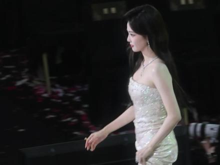 女王杀回来的这段越看越爽
#白鹿 #腾讯视频星光大赏 #星光大赏内场 #叶璃 #女王