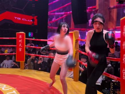 暴躁香菜,连续进攻!#拳击 #燃爆全场 #拍摄现场直击