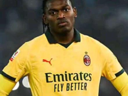 24轮不败的AC米兰“计划不变,安心争四”!#足球 #足球的魅力 #热门 #AC米兰 #dou来踢球