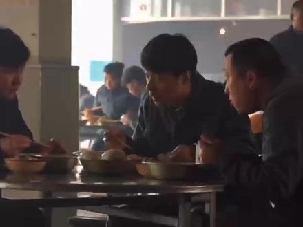 《老舅》原著:25万闹人命?老舅被关看守所#2025影娱年终大赏 #2025年度好片精讲