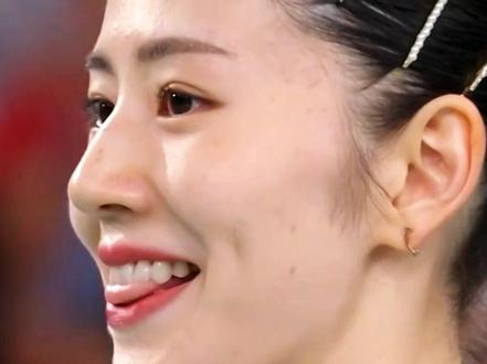 圣坛组合2比0淘汰日本,挺进决赛,不得不说#志田千阳 好美#圣坛组合 #中国羽毛球队 #歌曲感谢你曾来过