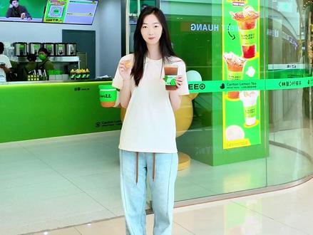 等了好久终于等到今天!林里开业啦!店里还有坤坤周边哦~#林里 #林里手打柠檬茶 #蔡徐坤 #蔡徐坤林里 #周村吾悦广场