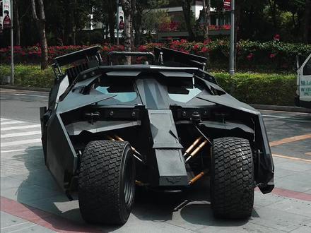 今天有比拯救哥谭更重要的事—— 跟你合照🤳 #雷鸟Air4Pro蝙蝠侠限定版 #蝙蝠侠 #蝙蝠侠战车 #快闪活动 #雷鸟创新