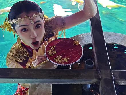 这就是传说中海神的新娘吗?#人鱼新娘#美人鱼表演#柏瑞美定妆喷雾