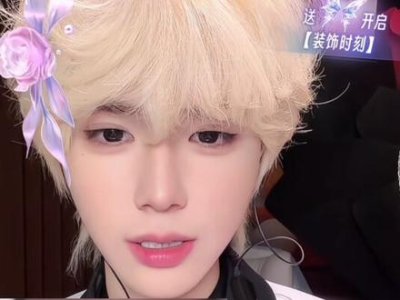 宝宝你萌@何铮 #打喷嚏教程 #何铮