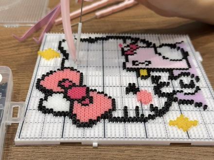 换个新板板拼豆速度越来越快(图纸来源📚小面包屑)
#我染上了拼豆 #拼豆 #拼豆教程 #拼豆日常