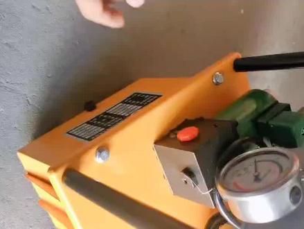 #五金机电 #五金工具
重新再发一次
超高压液压电动泵浦
不上压的简单处理方法
#未来万家五金机电#电力工程 #电力工人 电力液压工具之液压泵浦/液压电动泵/液压手动泵/液压电缆剪/液压压线钳/液压工具