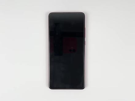 把小米15电池装进其它手机!续航有多强? 今年8月,我给主力机红米K20Pro做了一块移植版扩容电池。但代价就是大幅增加了机身的厚度和重量。虽说近两年硅碳负极电池技术已成熟,但很多硅负电池压根无法放进k20Pro狭小的机身中。最终,我把目标放在了一台最有希望的机型:小米15。因为它的屏幕大小只有6.36英寸,比K20Pro还要小!
如今小米15正式上市了,考虑到上市初期没法单独买到电池,所以我直接买了一台全新的小米15,看看它的电池能否放进K20Pro里。同时为了让这期视频更具参考价值,我也准备了一台屏幕尺寸,内部构造相似的小米13作为测试对象,尝试让这台两年前的旗舰满血复活!#小米15 #小米手机 #DIY #别划走