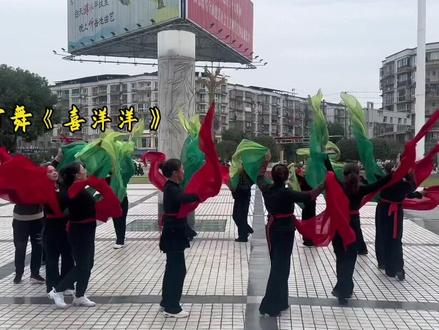 11月20日-11月24日,第七届“岳池杯”中国曲艺之乡曲艺展演系列活动暨第十一届岳池农家文化旅游节举行!演出人员正紧密排练中,为节目表演做好准备。#岳池 #广安 #曲艺 #农家乐 #排练现场