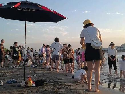 视频来源:@影迹 #网红景点打卡 #夏天该有的样子 #带你去看海