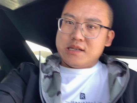 巩义海拔800广场露营,奔驰后座放平后可当一张床,SUV秒变床车