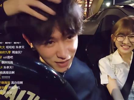 现在回想起来@小羊biubiu 人真的很好,跟粉丝说ヾ(ToT)Bye~Bye~,风那么大头发都乱了,头皮都疼都没说,家教修养真好啊,娶她我可以少活一个月!!!
老六你tm什么时候把我的@小羊biubiu 喊回来直播恋爱本啊!我这几天可就全靠回忆活着呢!男嘉宾可以换,女嘉宾就是 她了,我是真喜欢啊!!
#童锦程 #江南第一深情 #小羊biubiu #直播 #又是深情的一天