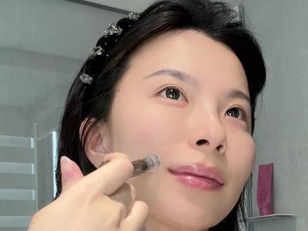 不会真有人还不知道这个金茉水光吧,有了它美美院别想在赚我一分钱!
#水光 #金茉 #金茉水光 #素颜神器 #精致女人必备