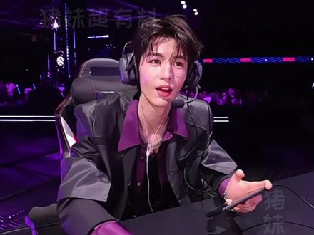 赫儿勇敢打你不是一个人!#张凌赫 #无畏契约 #打瓦 #搞笑