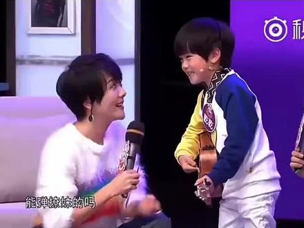 韩昊霖早期唱歌 小小的昊霖好萌,唱宠爱好好听啊!!!#韩昊霖finn @韩昊霖Finn #舞台互动瞬间 #综艺舞台高光时刻 #综艺节目精彩瞬间 #小段段思平