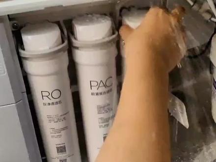 美的净水机换滤芯#放心喝水 #多喝热水