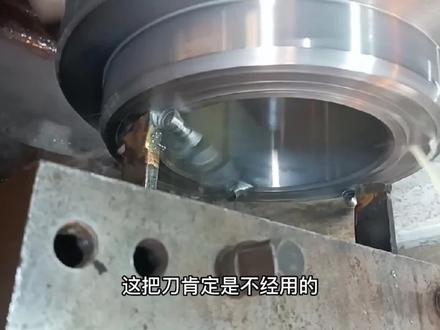 老师傅切端面槽,居然用两把车刀同时加工,这又是什么操作呢 #机械加工