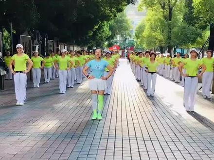 《一无所求》的完整版视频来了,喜欢的亲们一起舞动吧🤗🤗🤗#正能量有氧健身操 #团队精神 #暴汗燃脂瘦全身 #祝福我们的祖国繁荣富强 @抖音小助手