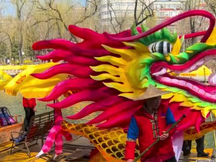 龙抬头二月二快来南长河看金龙巡游!免费参与,有演出还有市集和集章活动。
* 地点:广源闸、万寿寺码头、北京艺术博物馆及沿岸(大运河世界文化遗产活态区)
* 时段:
3月20日10:30-20:30(庙会)
18:35-19:50(光影晚会/金龙巡游)
3月21日09:00-16:00(纳福活动)#大运河 #广源闸 #我用摄影看世界 #二月二,龙抬头