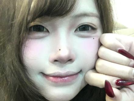 老婆萌 超级萌的自拍姿势教程来咯!#拍照技巧#澜柏美瞳#澜柏千金玛德琳棕