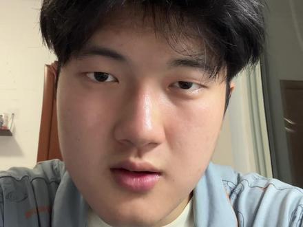切尔西的那股蓝色铁血是阿布带来的,现在由伯力等人褪去 现在的切尔西还能吸引到世界级球星吗,答案是渺茫的。看看这些年买的人吧,都是潜力球员,自家青训又比不过拉玛西亚,俱乐部吸引力又比不过曼联,这已经是非常危险的信号了。可大部分人还在抱希望于小将们的成长,夏窗的引援以及对下赛季的展望,可叹可悲啊。#切尔西 #曼城