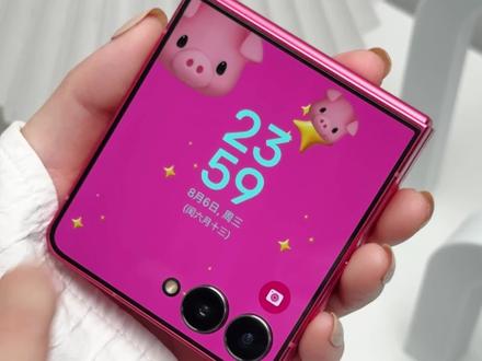 三星 Galaxy Z Flip7用回本‼️15个隐藏功能 一定要知道
几千块买的手机不会用就真的亏大了!
*今天带你深度解锁三星Galaxy Z Flip7的17个超实用的隐藏功能,从外屏玩法到AI黑科技,让你的手机直接变身全能生活搭子
国 ZFlip7 不只是一部手机,还是你拍照不翻车的底气,更是那个“懂你、帮你、陪你”的AI 生活搭子。
最后提醒一下大家:8.1-8.15期间,入手三星Galaxy Z Flip7,可参加以下好礼二选一:以旧换新,至高减800或至高24期免息分期!京东PLUS会员,还能180天只换不修+免费上门退换,晒单至高返100元,近期想入手的宝子,千万别错过啦
#三星zflip7 #实用小技巧 #三星折叠手机 #数码科技 #创作者扶持计划