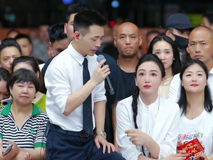 杨雯梓空降索图大舞台,两首歌曲唱到天花板了!