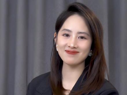 聪明的女人都知道人际交往的最高段位:热情、大方、一问三不知。#情感共鸣 #人间清醒 #女性成长 @DOU+小助手 @抖音小助手
