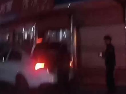 网约车司机接到”神秘订单“ 乘客不上车 只用运送行李箱 司机发现不对劲直接开到派出所