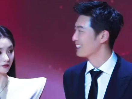 #窦骁#刘浩存#搭档
没有年龄差的完美组合,默契搭档。养眼❤️