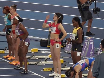 【打破尘封11年的全国纪录,吴艳妮含泪感谢教练付出】3月23日,南京世界田联室内锦标赛女子60米栏半决赛,吴艳妮以8秒01打破尘封11年的全国纪录。她赛后泪洒混合采访区,直言教练的热爱是推动她前进的动力。
#沃兰迪杯 #沃兰迪 #南京世界田联室内锦标赛 #吴艳妮