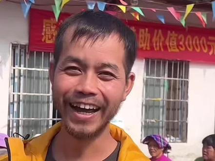 老六荒野韦山回村自掏腰包请全村吃大席,原来他参加比赛,全村为他凑了一万块钱。#荒野求生 #老六荒野 #荒野韦山 #广西 #柳州